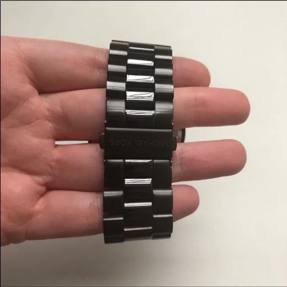 Michael Kors Oversized Watch - Picture 4 of 7